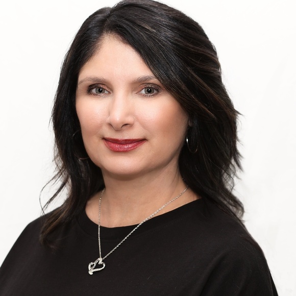 Meet your Posher, Rebecca - Picture 1 of 1